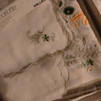 tovaglia ovale cotone ricamata da 12