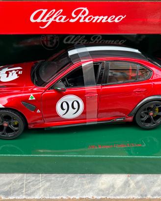 Alfa Romeo Giulia GTAM Racing 2020 1:18 Bburago