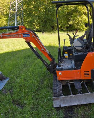 escavatore hitachi 