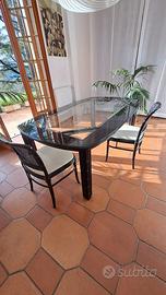 Tavolo in cristallo e bambù con sedie