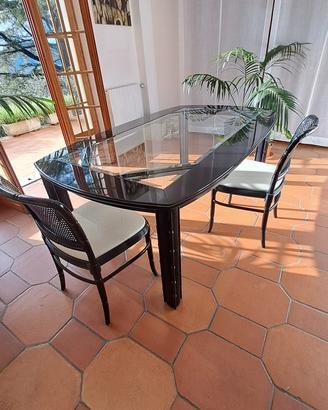 Tavolo in cristallo e bambù con sedie