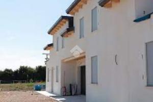 PORZIONE DI QUADRIFAMILIARE A DUE CARRARE