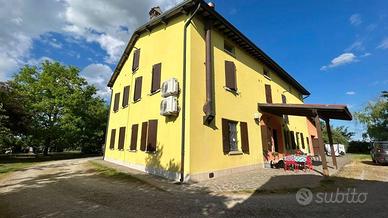 Villa di 610 m² con più di 5 locali e box auto dop