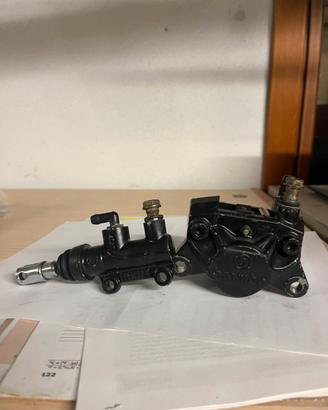 Pinza posteriore della brembo +pompa freno