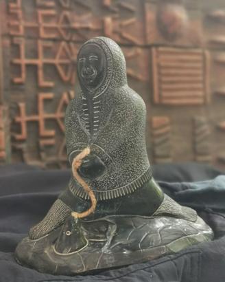 Deliziosa scultura in pietra ollare nera "anni 60"