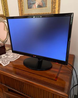 Televisore LG da 22 pollici