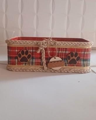 Cassetta in legno  ricamata a mano 