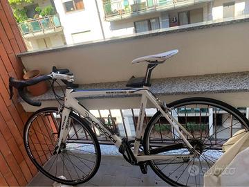 bici da strada in carbonio