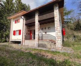 VILLA SINGOLA A FERRARA DI MONTE BALDO