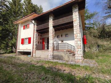 VILLA SINGOLA A FERRARA DI MONTE BALDO