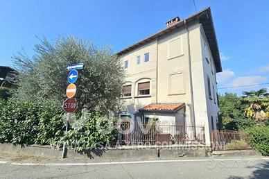 Appartamento di 120 m² con 4 locali e posto auto a