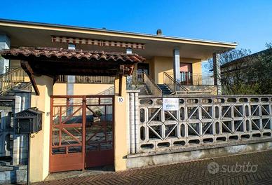 Villetta a schiera di 213 m² con 4 locali e box au