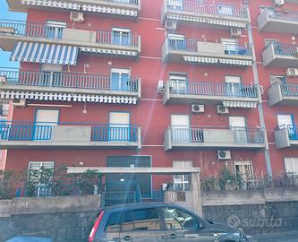 Appartamento con ampio terrazzo via De Caro