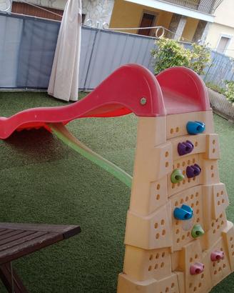 Scivolo con prese di arrampicata