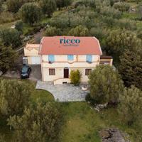 Villa indipendente immersa nel verde