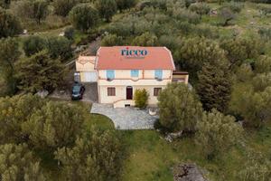 Villa indipendente immersa nel verde