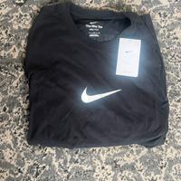 Maglia Nike nera taglia L – perfette condizioni