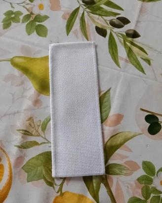 Segnalibro ricamabile a punto croce bianco 