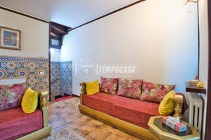 CASA INDIPENDENTE IN CORTE SENZA SPESE CON BOX!!!