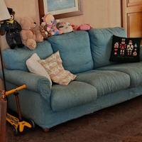 Due divani a tre posti