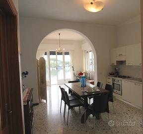 Panoramico vicino 5 Terre con posto barca