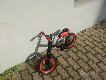 Bici nera/rossa bimbi senza ruote