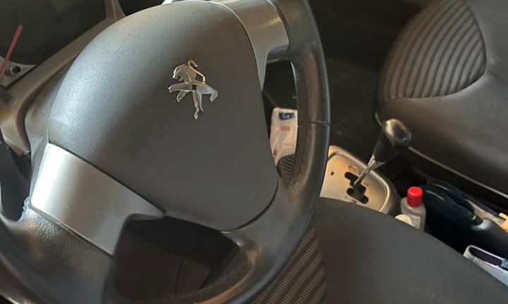 Peugeot 107 2 tronic cambio automatico