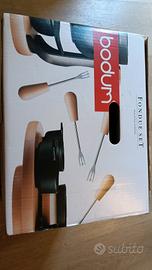 set fonduta  in ghisa e legno BODUM