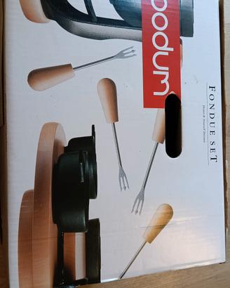 set fonduta  in ghisa e legno BODUM