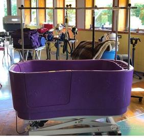 Vasca per toiletta cani con sollevatore meccanico