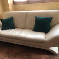 DIVANO USATO IN PELLE BIANCA