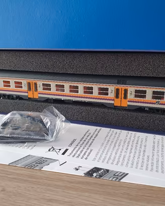 Carrozza 2a classe MDVC Vitrains illuminata 