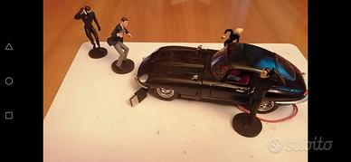 1/18 Jaguar diabolik con 3 personaggi