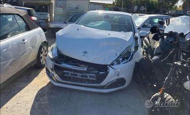Peugeot 208 1.2 Allure sinistrata