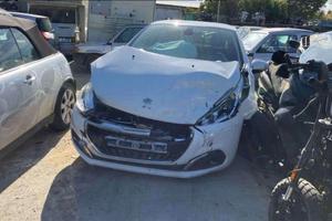 Peugeot 208 1.2 Allure sinistrata