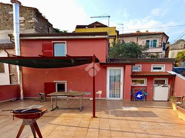 CASA DI CORTE A CARRARA