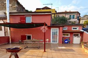 CASA DI CORTE A CARRARA
