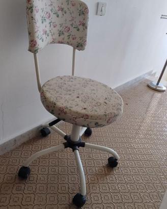 Porta asciugamani da bagno e sedia girevole