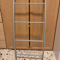 Scaletta metallica per letto