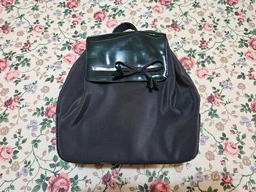 Zaino nero in tessuto e vernice – stile chic/vinta