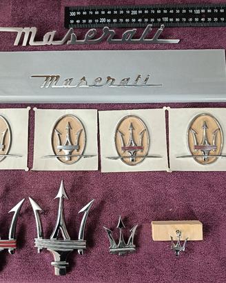 Stemmi e dépliant d'epoca Maserati