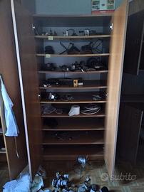 Due armadi in trucciolare.