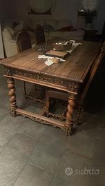 Tavolo, 5 sedie e credenza in noce