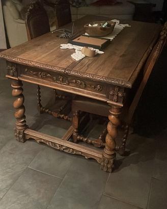 Tavolo, 5 sedie e credenza in noce
