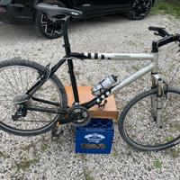 Bicicletta moutain bike