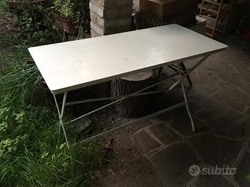 Tavolo da giardino