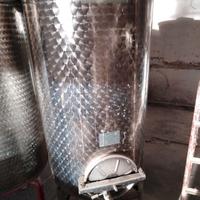 Botti in acciaio per vino e contenitori