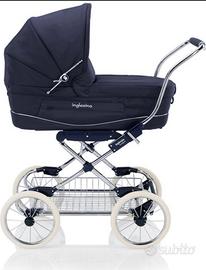 Carrozzina Inglesina colore blu.