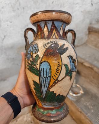 Vaso in terracotta decorato a mano