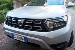 DACIA DUSTER 4X4 CON GANCIO TRAINO